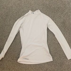 Under armor long sleeve thermal shirt for sports